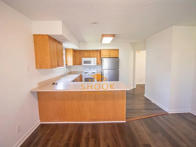 206 E Pine Ave — Photo 8