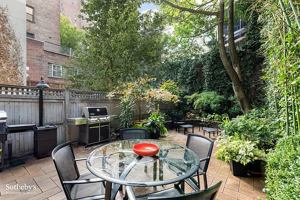 Sold by Sotheby's International Realty | media 7