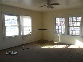 3rd image of 618 1/2 Apple St