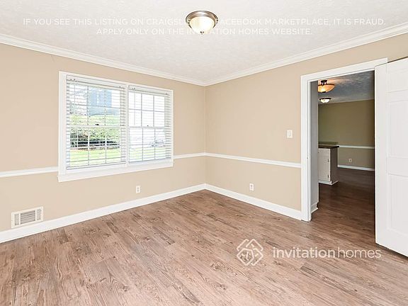 5th image of 863 Arlington Dr