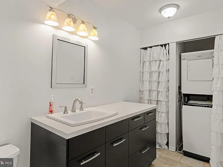 2204 Sandra Rd — Photo 36