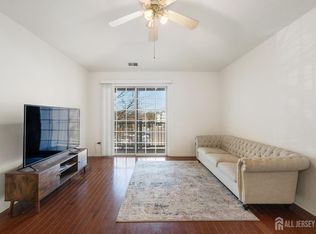 1131 Waterford Dr, Edison, NJ 08817