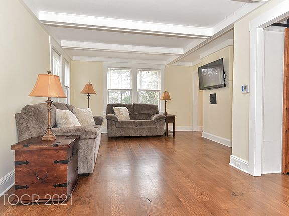 4th image of 193 Airmount Ave
