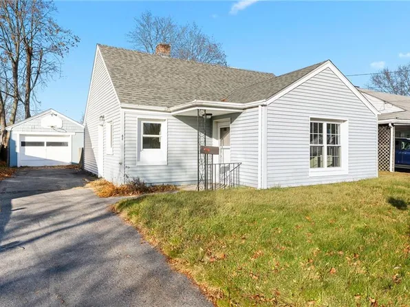 42 Nimitz Rd E, Rumford, RI 02916