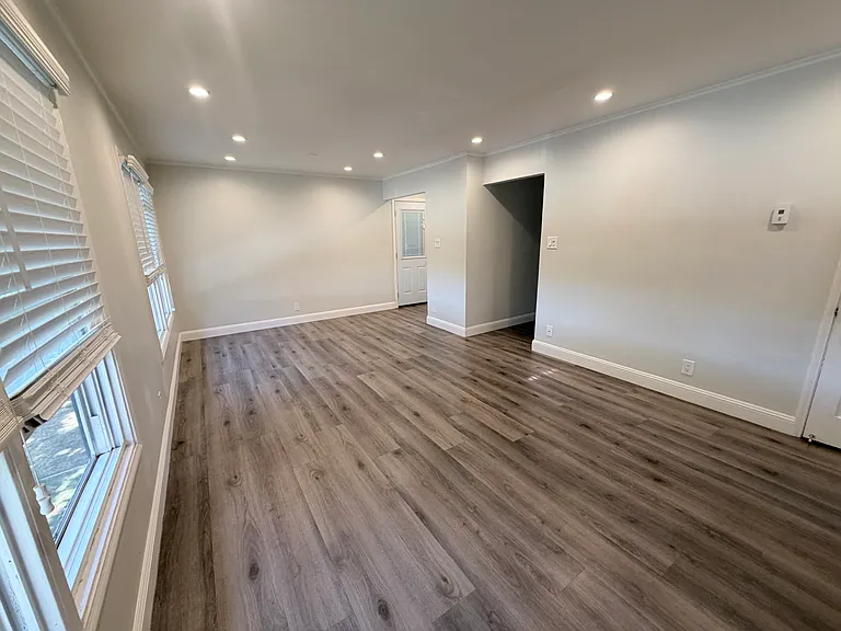 609 Rollins Rd — Photo 6