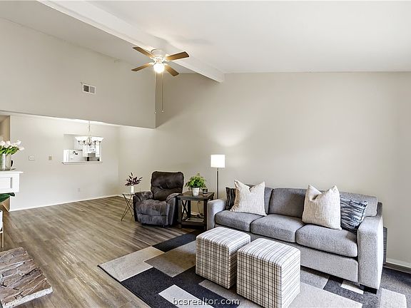 2nd image of 2523 Longmire Dr