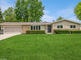 402 Surrey Rd, Bartlett, IL 60103