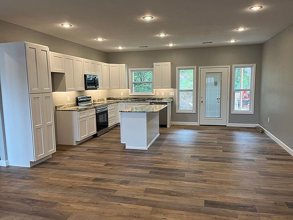 3rd image of 155 Sarah Grace Dr