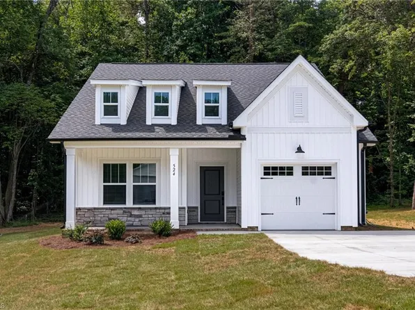 524 Holly Ridge Dr #1002, Winston Salem, NC 27105