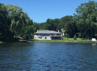 406 Horseshoe Dr E, Shoreview, MN 55126