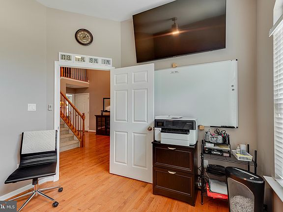 5th image of 46280 Collette Ln