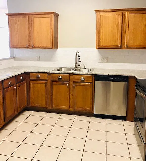 3 bed, 1555 sqft, $1,675 — Photo 4
