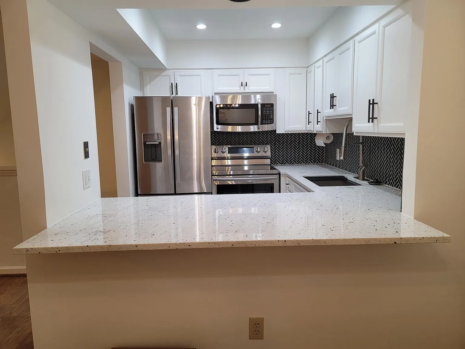 5712 Chapman Mill Dr — Photo 3
