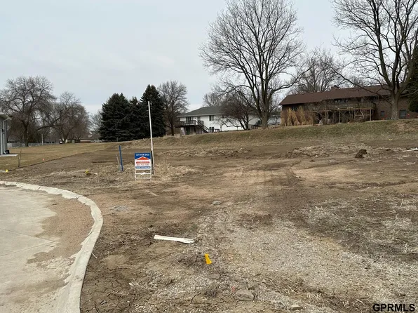 702 Timberline Cir, Milford, NE 68405