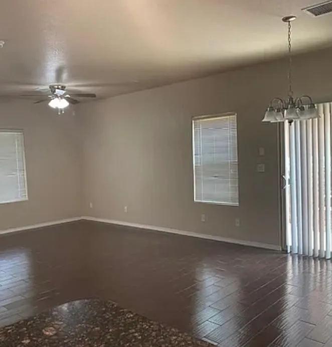 3 bed, 1776 sqft, $2,150 — Photo 3