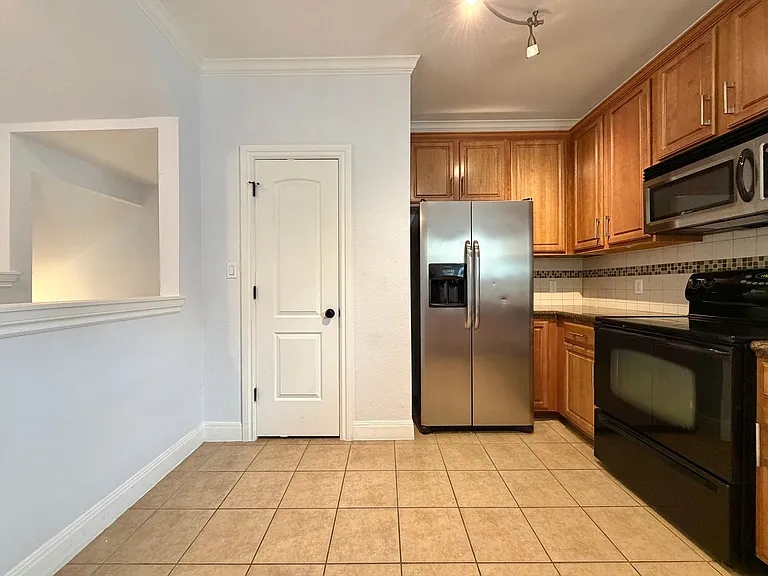 1402 Parker Ln #8 — Photo 8