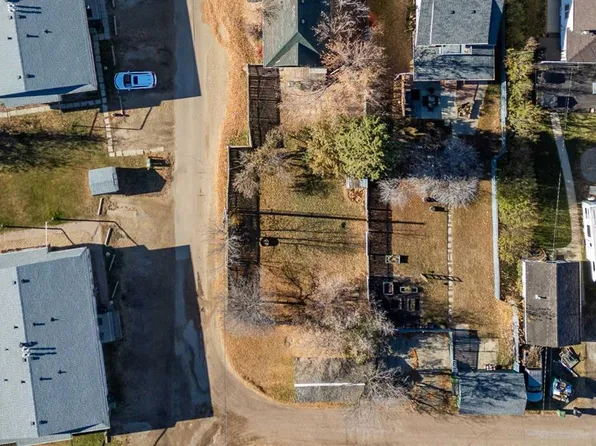 4807 47th St, Camrose, AB T4V 1J7