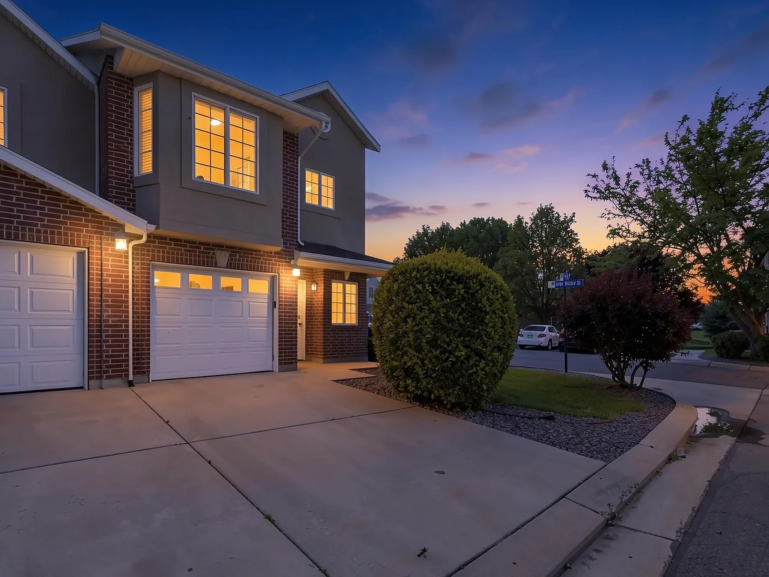 3 bed, 2.5 bath, 1437 sqft, $2,400 — Photo 2