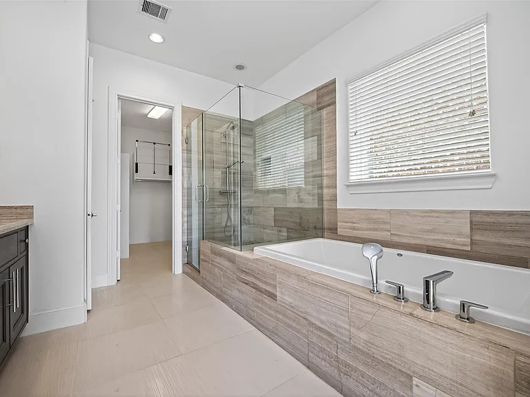2713 Kinsley Oaks Dr — Photo 22