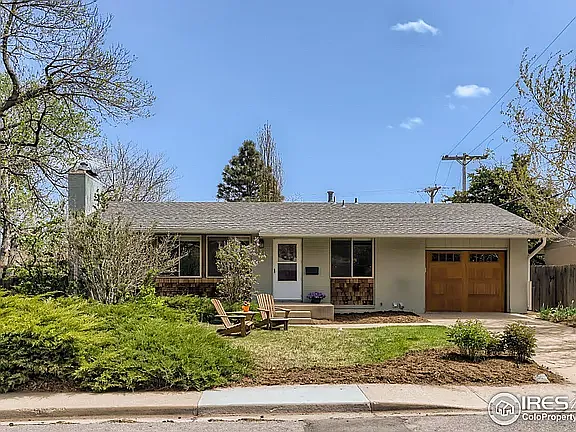 1310 Claremont Dr — Photo 2