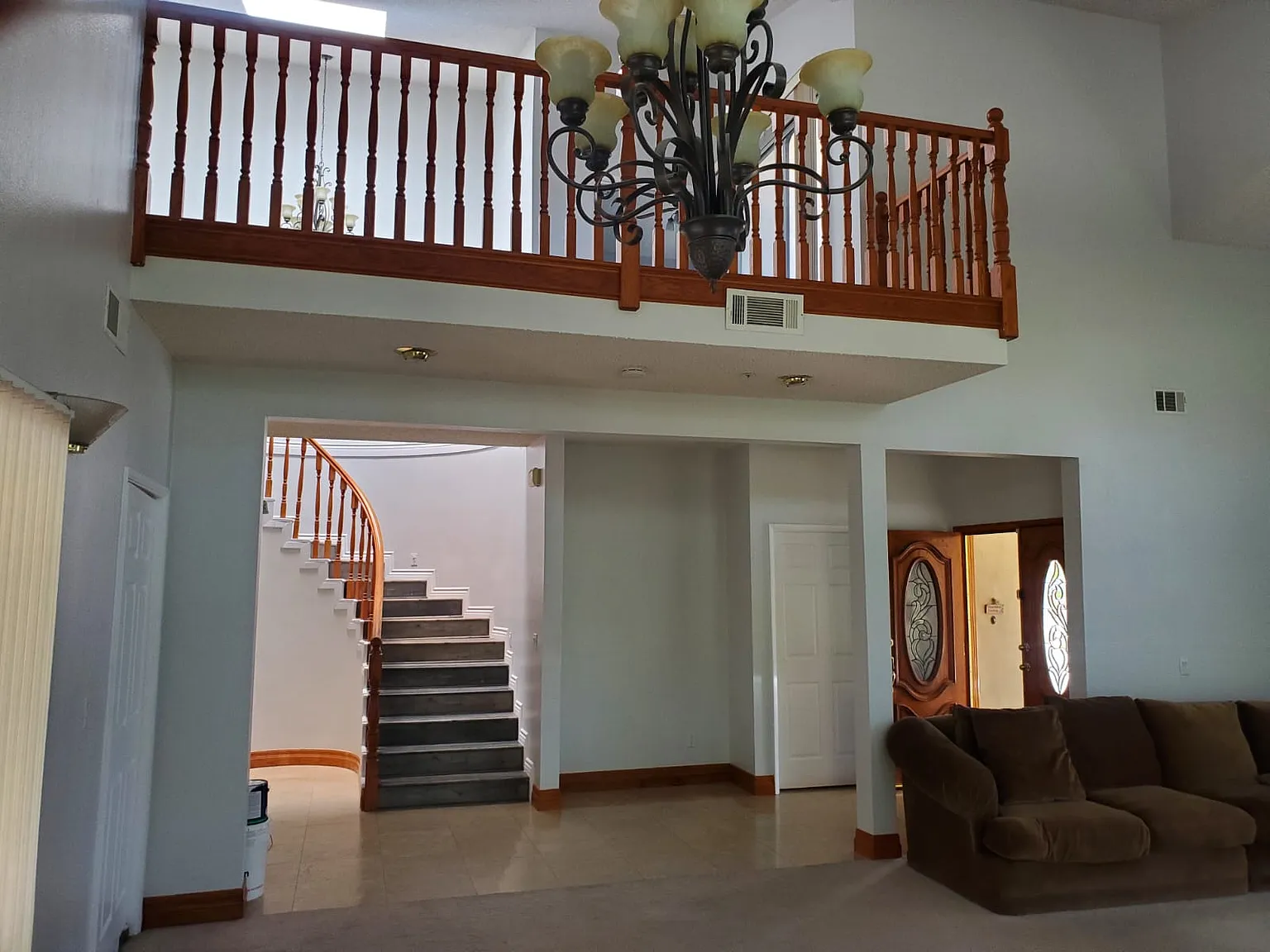 4 bed, 3.5 bath, 3473 sqft, $5,900 — Photo 3