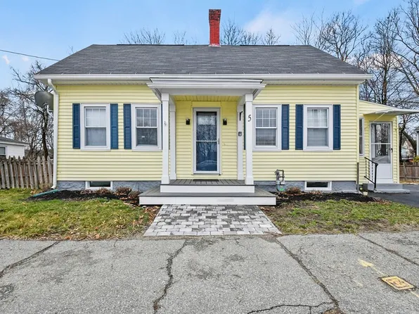 5 Grove St, Northbridge, MA 01534