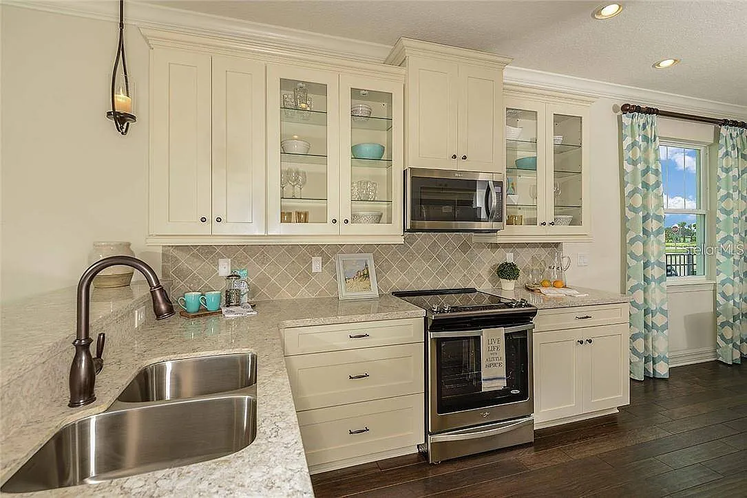 3 bed, 2.5 bath, 1690 sqft, $2,600 — Photo 4