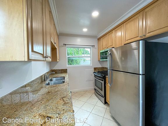 5th image of 10835 Moorpark St #4