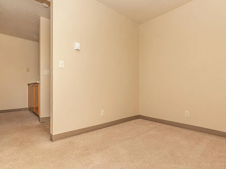 Corinthian Apartments — Photo 38