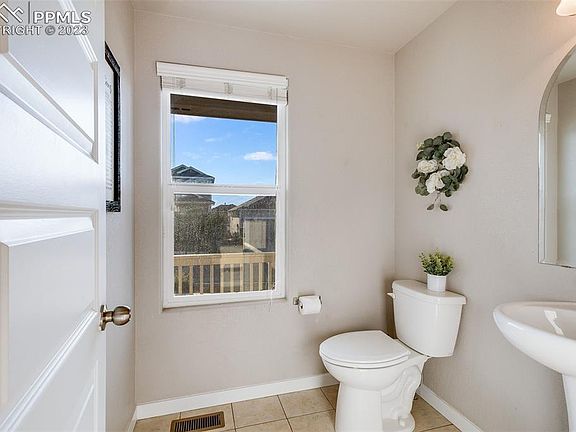 5th image of 1327 Celtic St