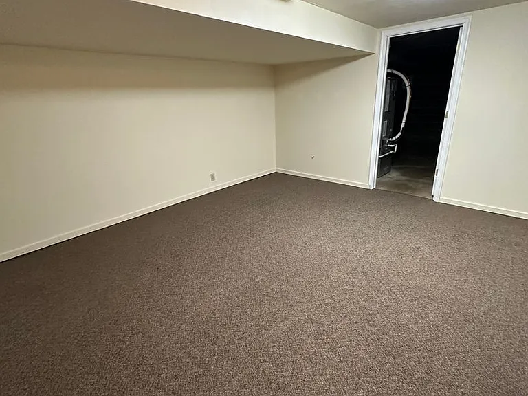 1285 Colonial Rd — Photo 12