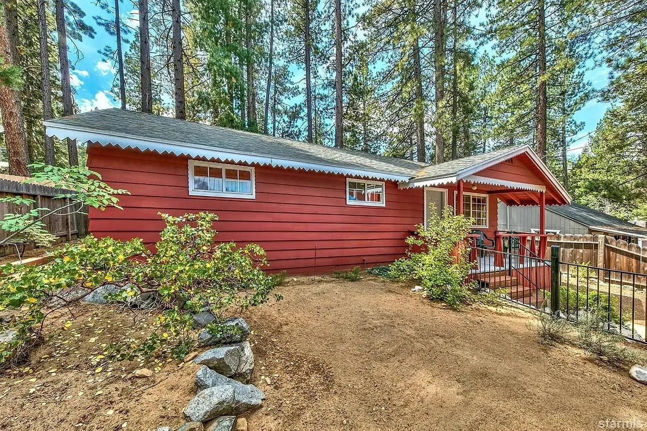 2 bed, 800 sqft, $2,300 — Photo 2