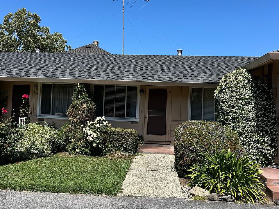 Unit 18, Front Yard area