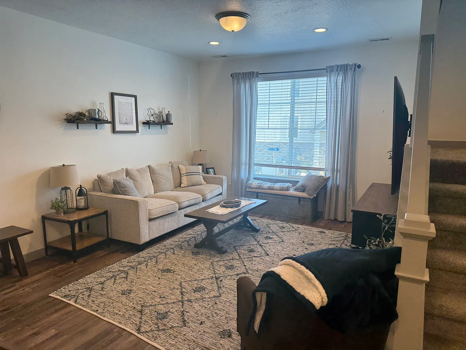 3 bed, 2.5 bath, 1491 sqft, $2,400 — Photo 4