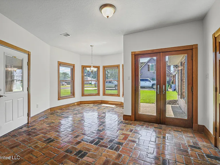 15301 Parker Rd — Photo 8