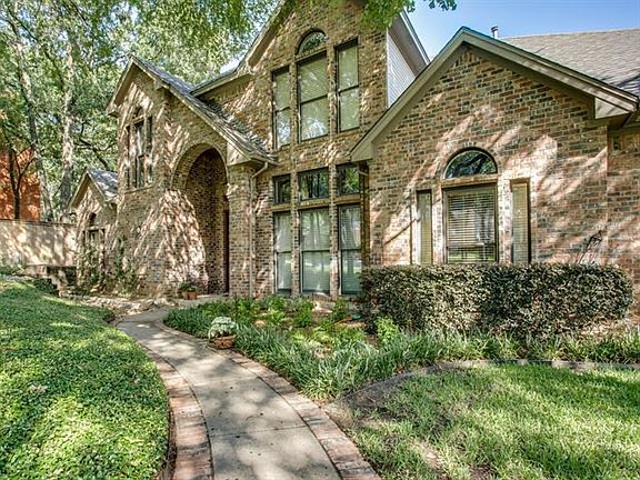 3rd image of 2305 Hollyhill Ln