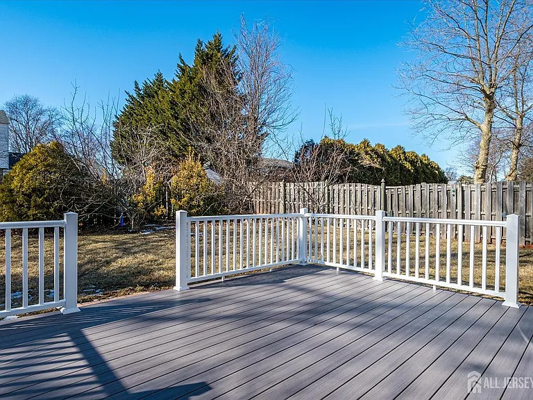 79 Beechwood Ave — Photo 32