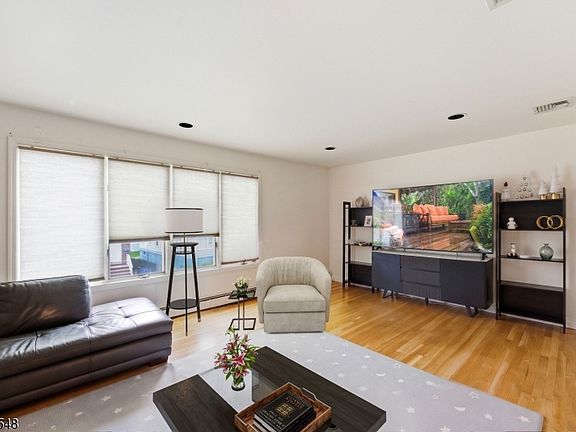 2nd image of 767 Kingsland Ave