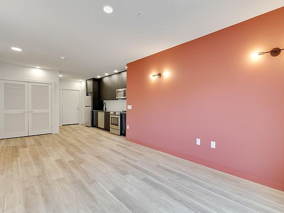 4th image of 500 W Oxford St #6A