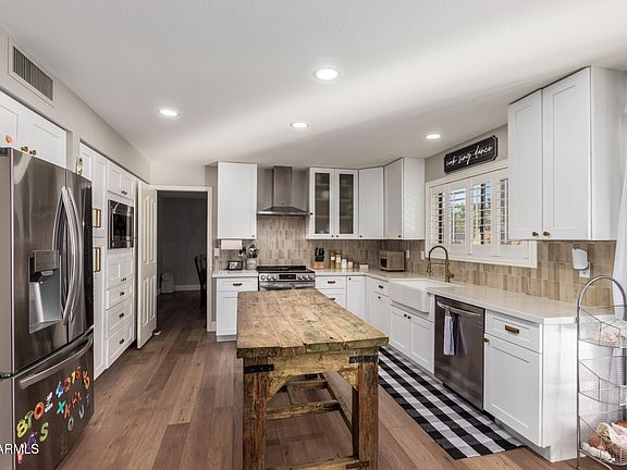 2nd image of 736 S WINTHROP Circle