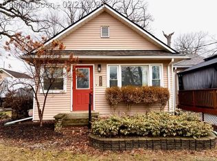 6332 Superior Dr, Brighton, MI 48116