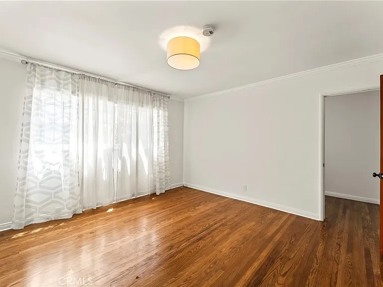1745 N Mariposa Ave — Photo 10