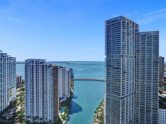 4th image of 300 Biscayne Boulevard Way #3704C