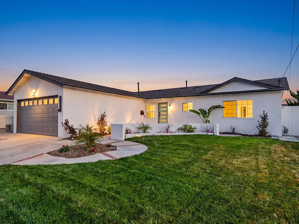 4948 Luna Dr