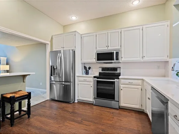 12624 Barkley St, Overland Park, KS 66209
