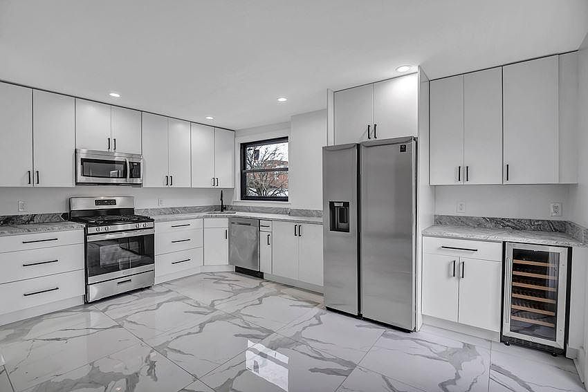 1st image of 54 Trumbull St #1