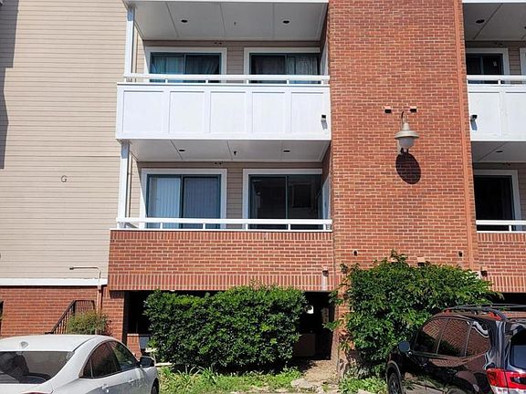 2nd image of 865 S B St APT A1