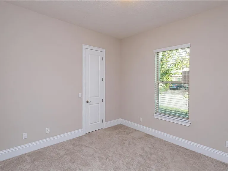 6354 Swanson St — Photo 16