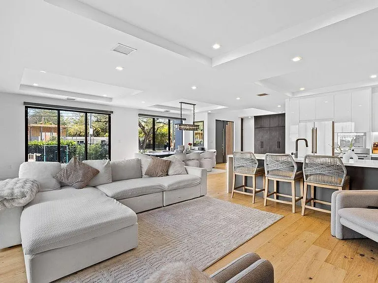 705 SW 8th Ter — Photo 28