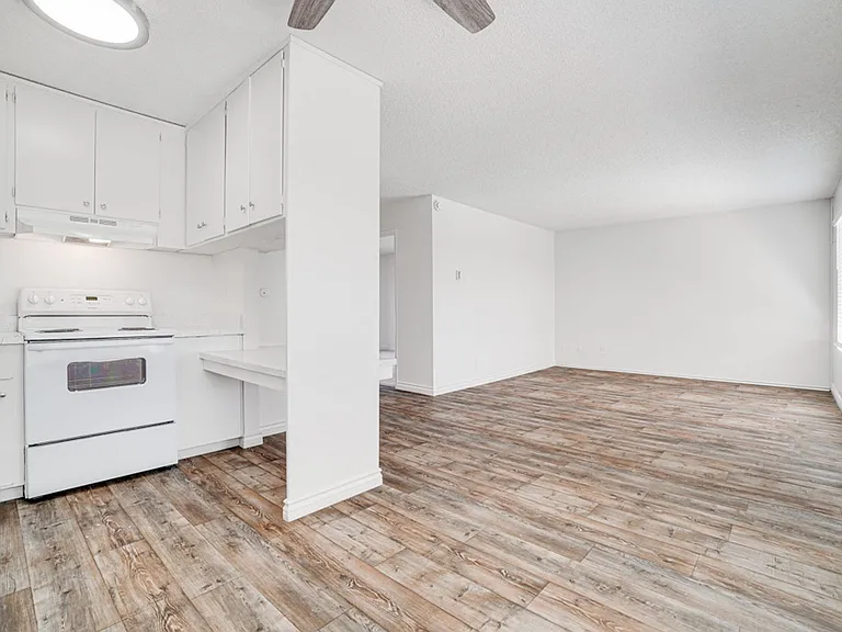 Oak Valley Apartments — Photo 33